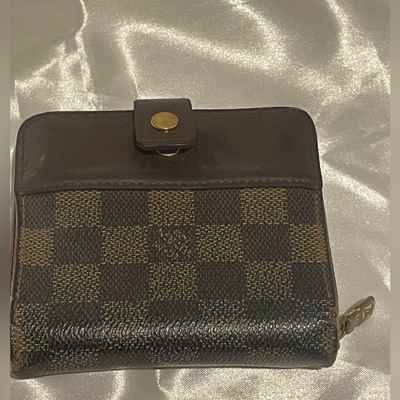 Louis Vuitton Damier Ebene Compact Wallet - Picture 5 of 13